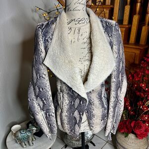 Bebe Women’s Gray Faux Coated Snake Print Sherpa Lined Shiny Jacket Size S